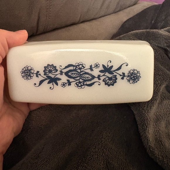 Pyrex Butter Dish w/ Lid Old Town Blue Onion Milk Glass 72-B VINTAGE MADE IN US - Picture 6 of 6